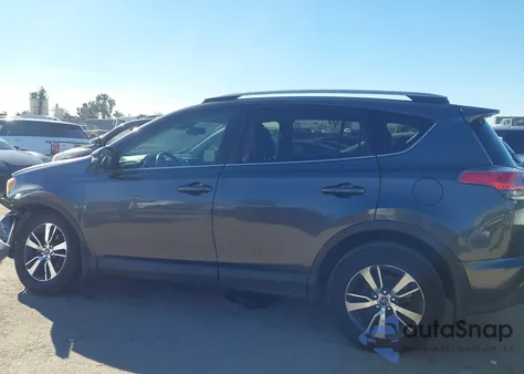 2016 Toyota Rav4 Xle z USA, uszkodzony, nr VIN JTMWFREV7GD088209